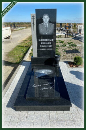 В 41 памятник военному, портрет, ваза