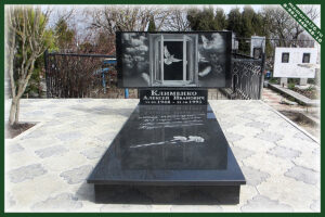 ГОР 01 памятник с голубем