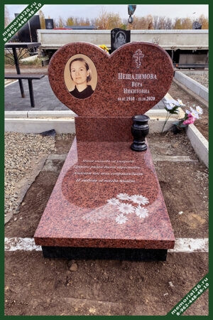 КМ 18 памятник из цветного гранита