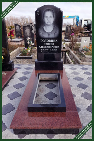КМ 27 памятник из цветного гранита