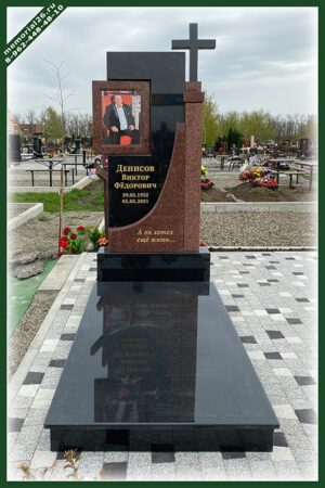 КМ 29 памятник из цветного гранита