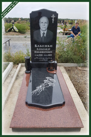 КМ 33 памятник из цветного гранита
