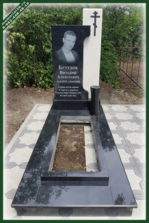 КМ 36 памятник из цветного гранита