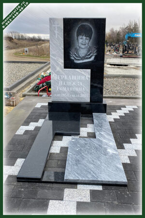КМ 48 памятник из цветного гранита