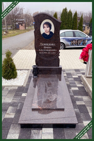 КМ 49 памятник из цветного гранита
