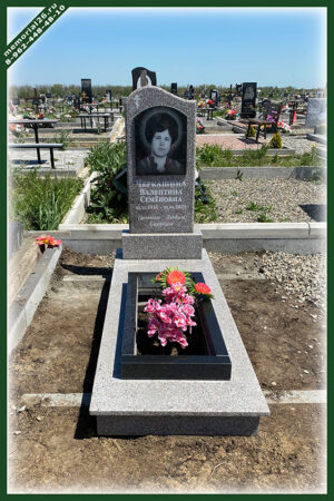 КМ 07 памятник из цветного гранита