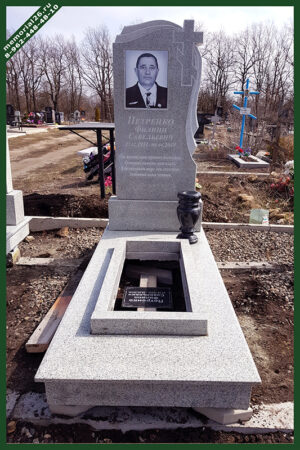 КР 12 памятник в форме креста