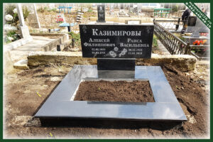СЕМ 48 семейный памятник