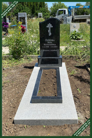 Г102 – обычный простой памятник с надписью