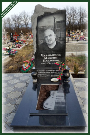 СК 11 | надгробный памятник со скорбящей девой и гитарой