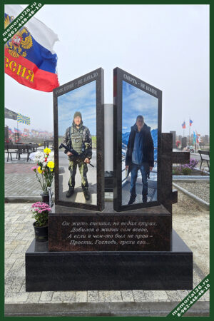 В67 – памятник на кладбище военному с цветными фотографиями на пьедестале