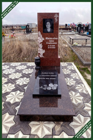 Памятник женщине КМ50