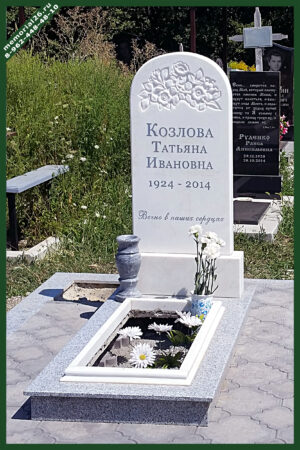 Памятник с цветами, сердцем, деревьями М17