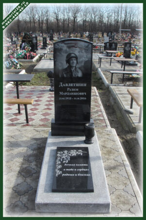Памятник мужчине В37